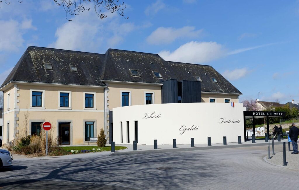photo hotel de ville bonchamp
