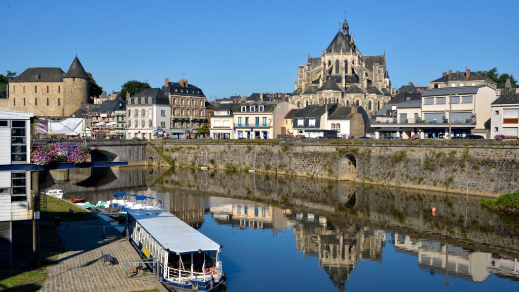 photo des quais en mayenne